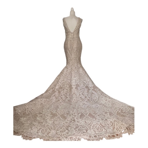 Badgley Mischka Cindy Bridal Wedding Gown - Picture 4 of 16